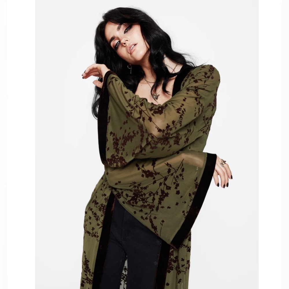 NWT Disturbia Jael Flocked Longline Mesh Kimono size L - Picture 2 of 10